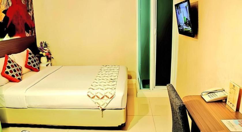 Clay Hotel 3*