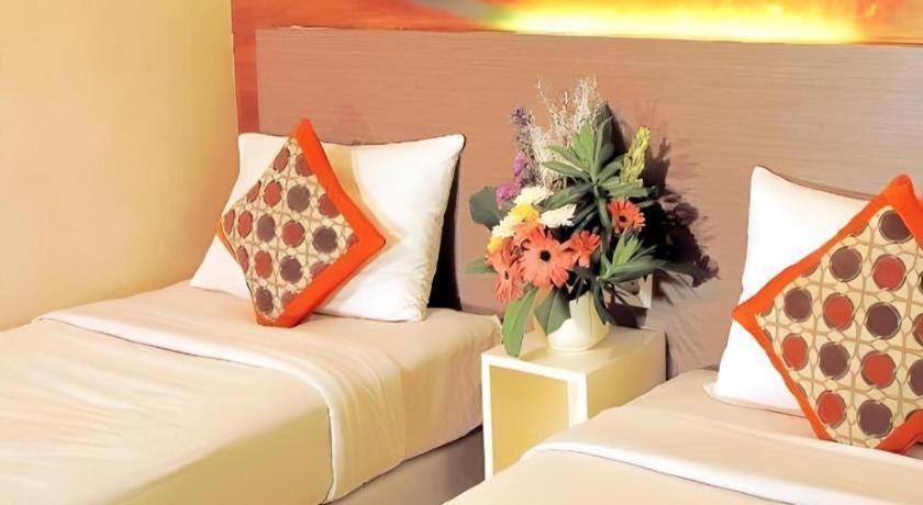Clay Hotel